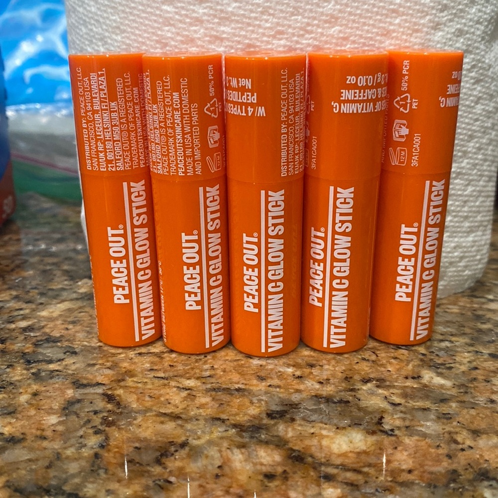 Vitamin c glow stick for undereye